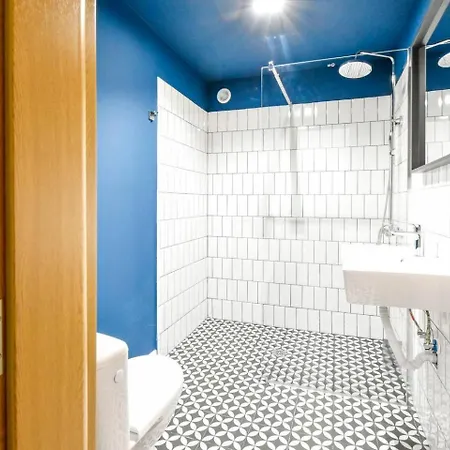 3 Together Budget Apartment