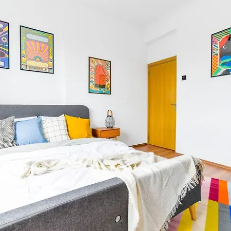 Super Fresh! 3bdr In Center's Artistic Area *