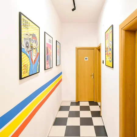 Super Fresh! 3bdr In Center's Artistic Area *