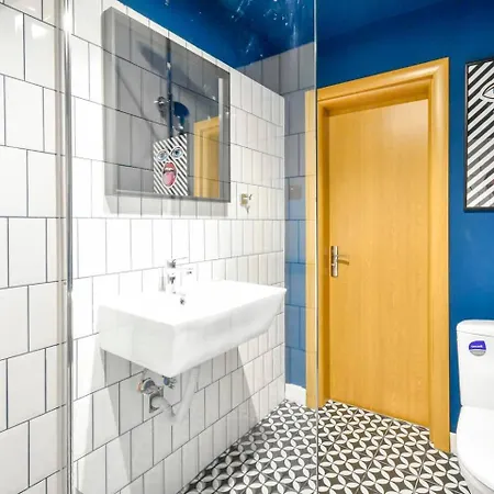 Super Fresh! 3bdr In Center's Artistic Area