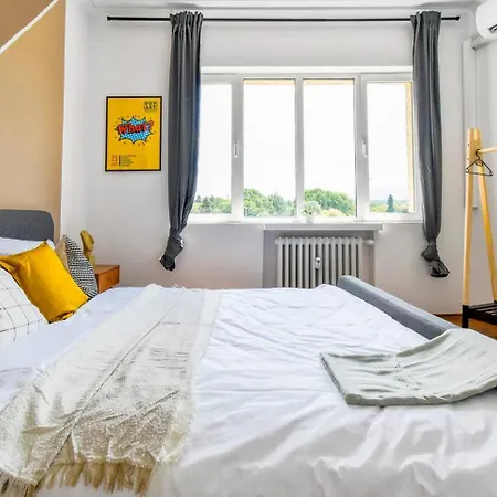 Super Fresh! 3bdr In Center's Artistic Area