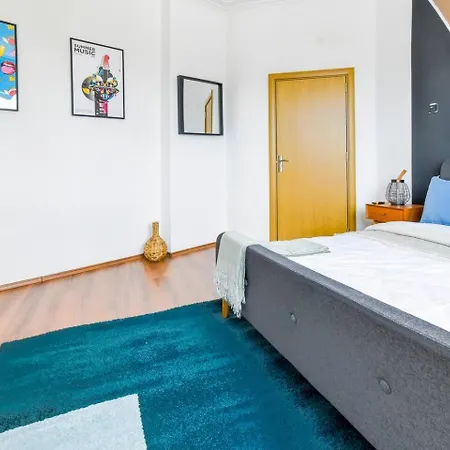 Super Fresh! 3bdr In Center's Artistic Area *