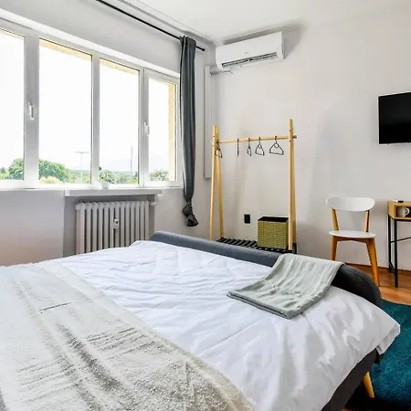 Super Fresh! 3bdr In Center's Artistic Area
