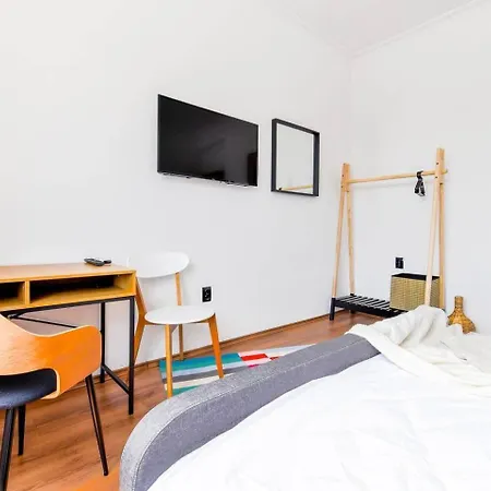 3 Together Budget Apartment *