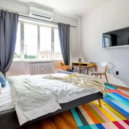 3 Together Budget Apartment Sofia