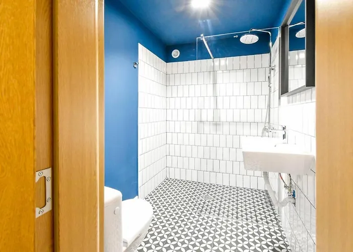 3 Together Budget Apartment