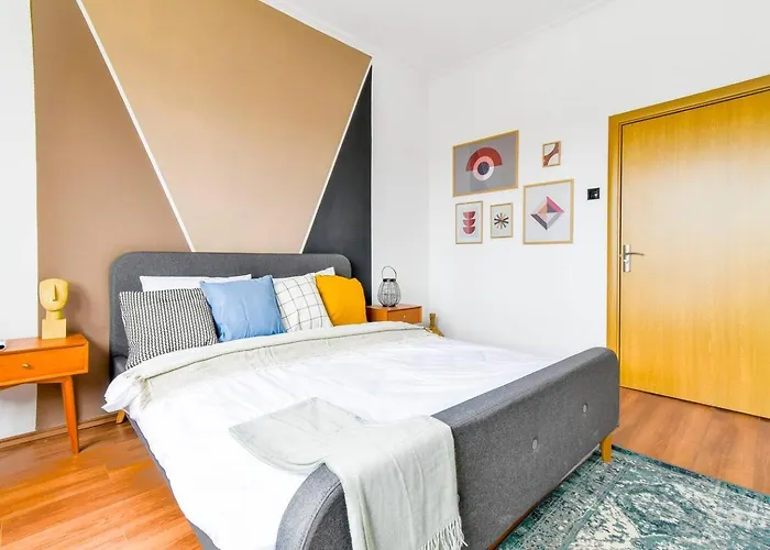 3 Together Budget * Sófia