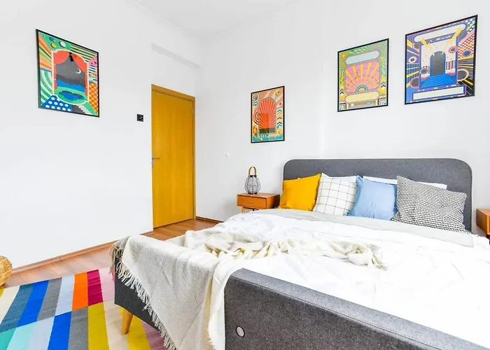 3 Together Budget Apartment Sofia